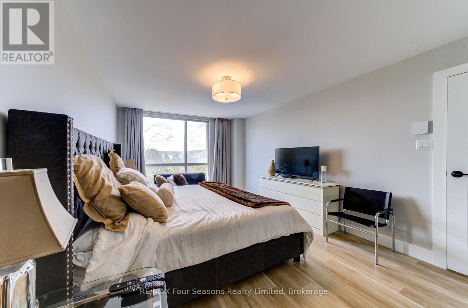 Photo 32 of 501 24 Ramblings Way, Collingwood ON
