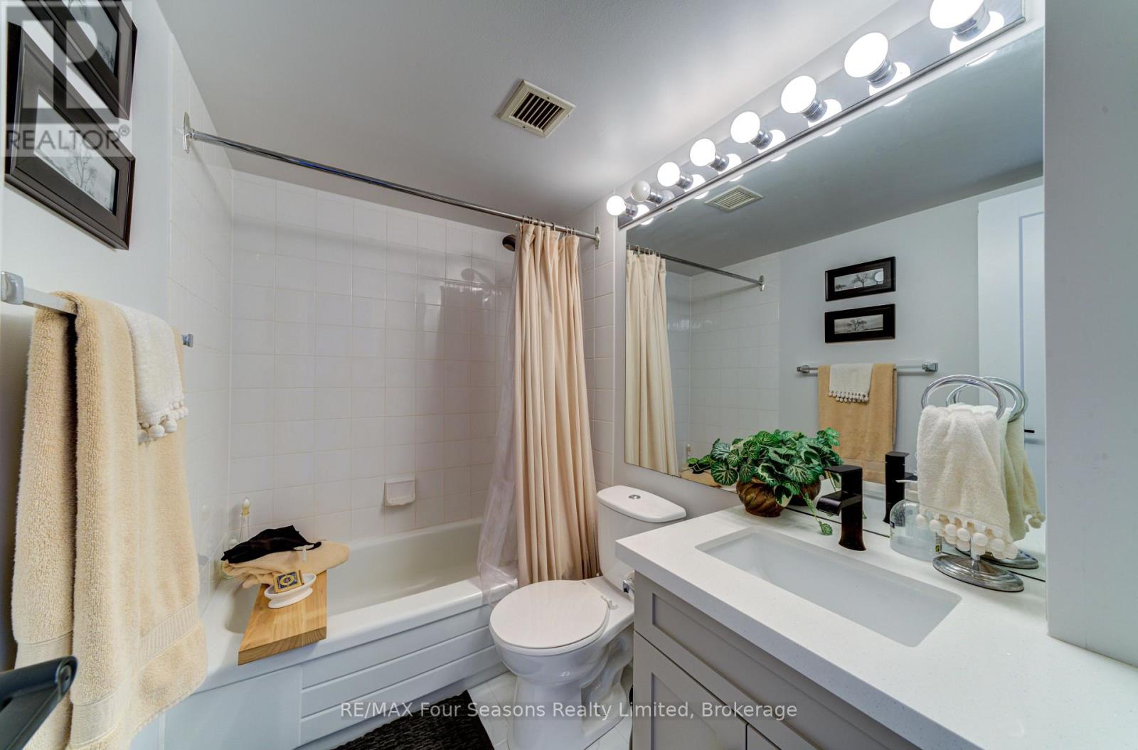 Photo 34 of 501 24 Ramblings Way, Collingwood ON