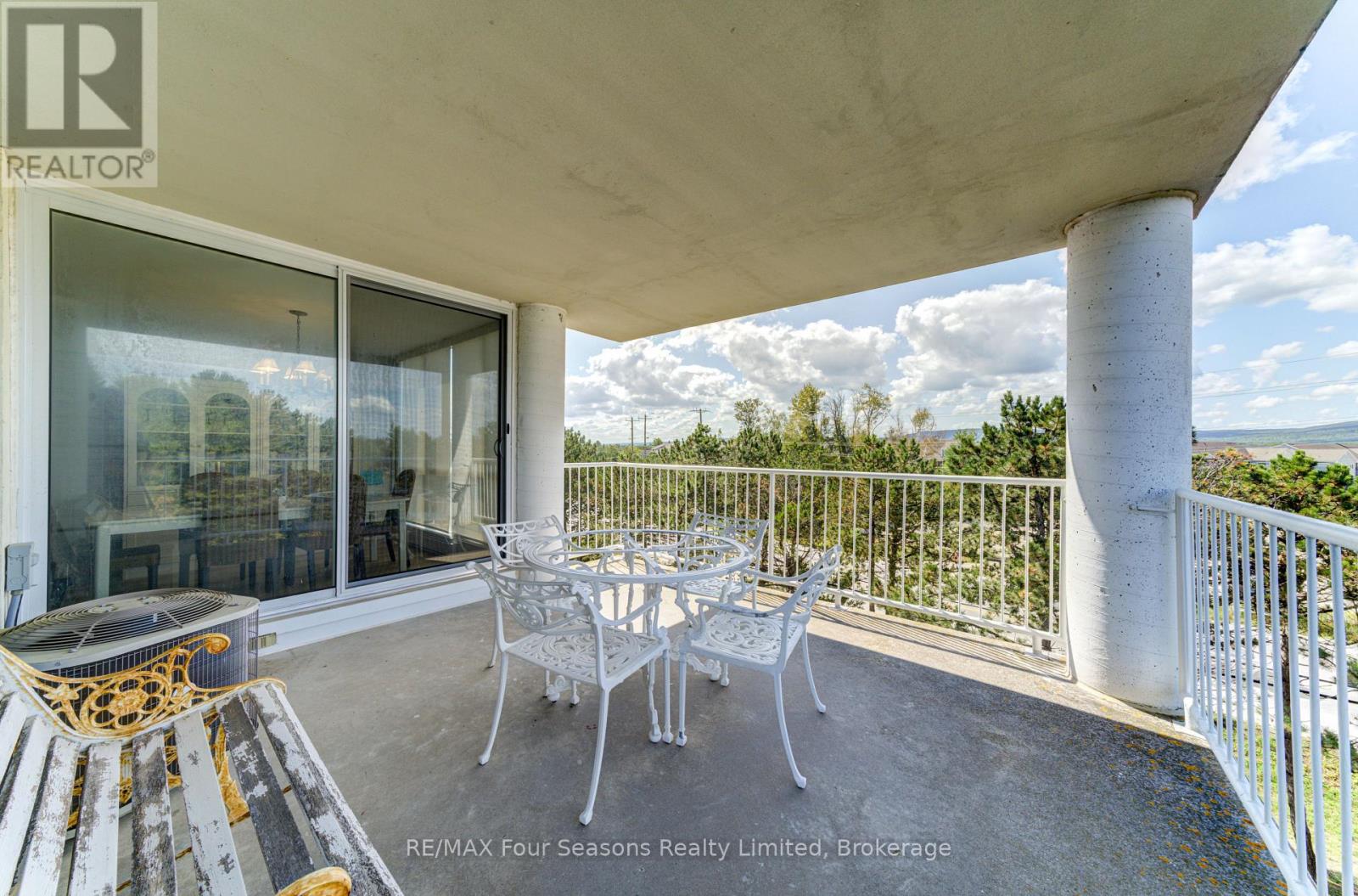 Photo 39 of 501 24 Ramblings Way, Collingwood ON
