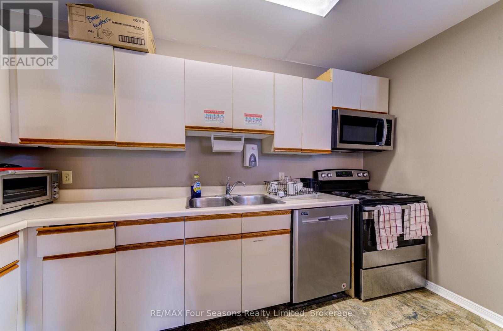 Photo 9 of 501 24 Ramblings Way, Collingwood ON