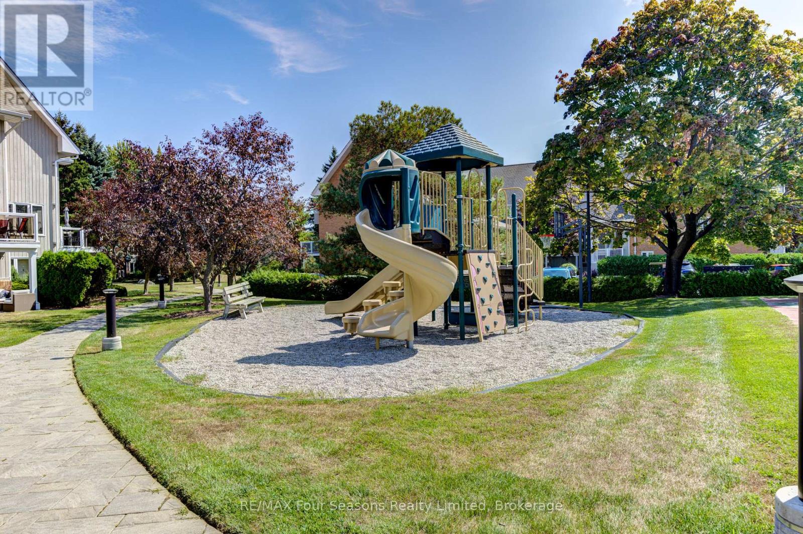 Photo 5 of 501 24 Ramblings Way, Collingwood ON