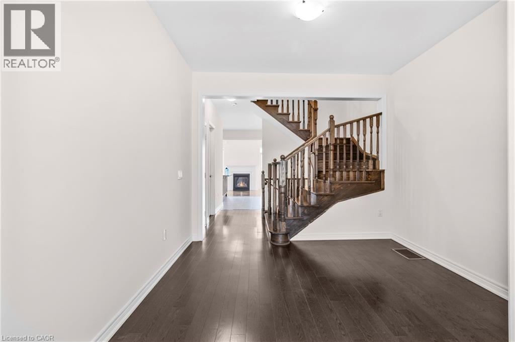 Photo 4 of 29 Heming Trail, Ancaster ON