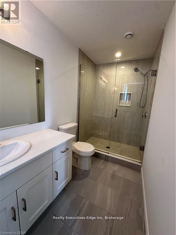 Photo 15 of 49 Dallan Drive, Guelph ON