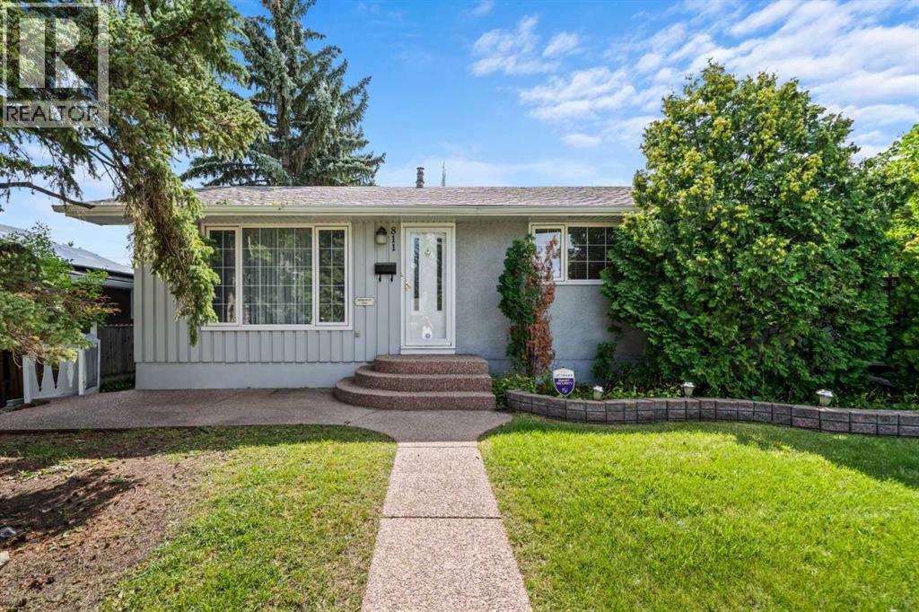 Photo 8 of 811 Seattle Drive Sw, Calgary AB