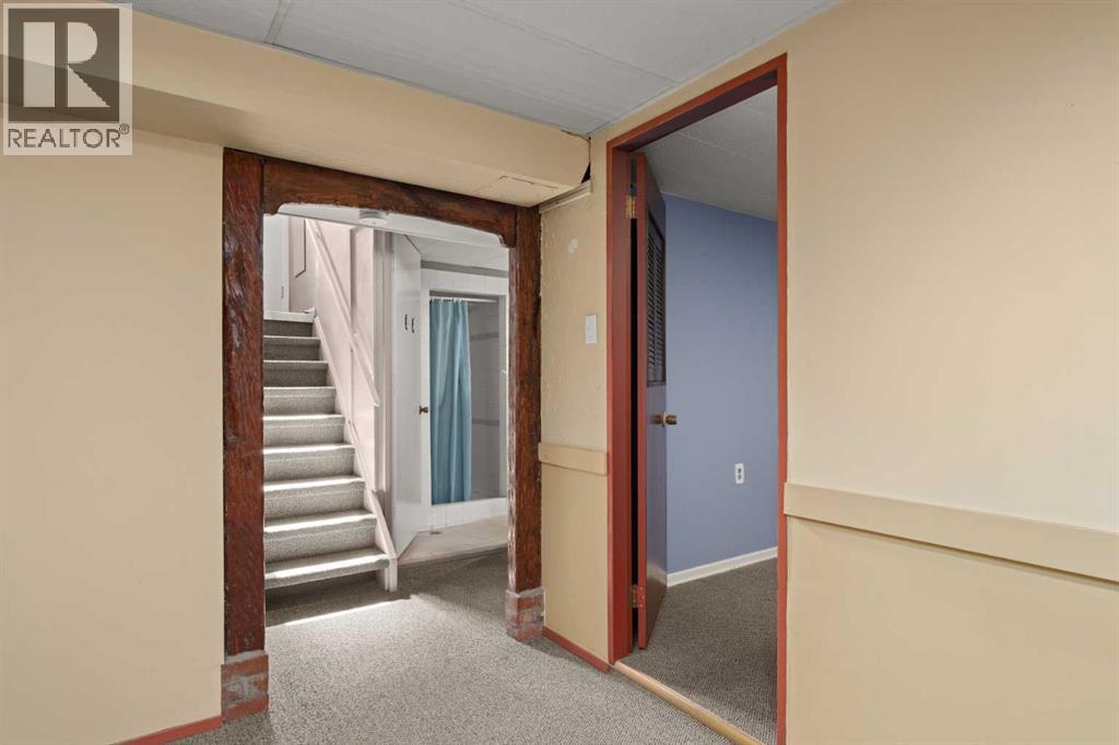 Photo 12 of 811 Seattle Drive Sw, Calgary AB