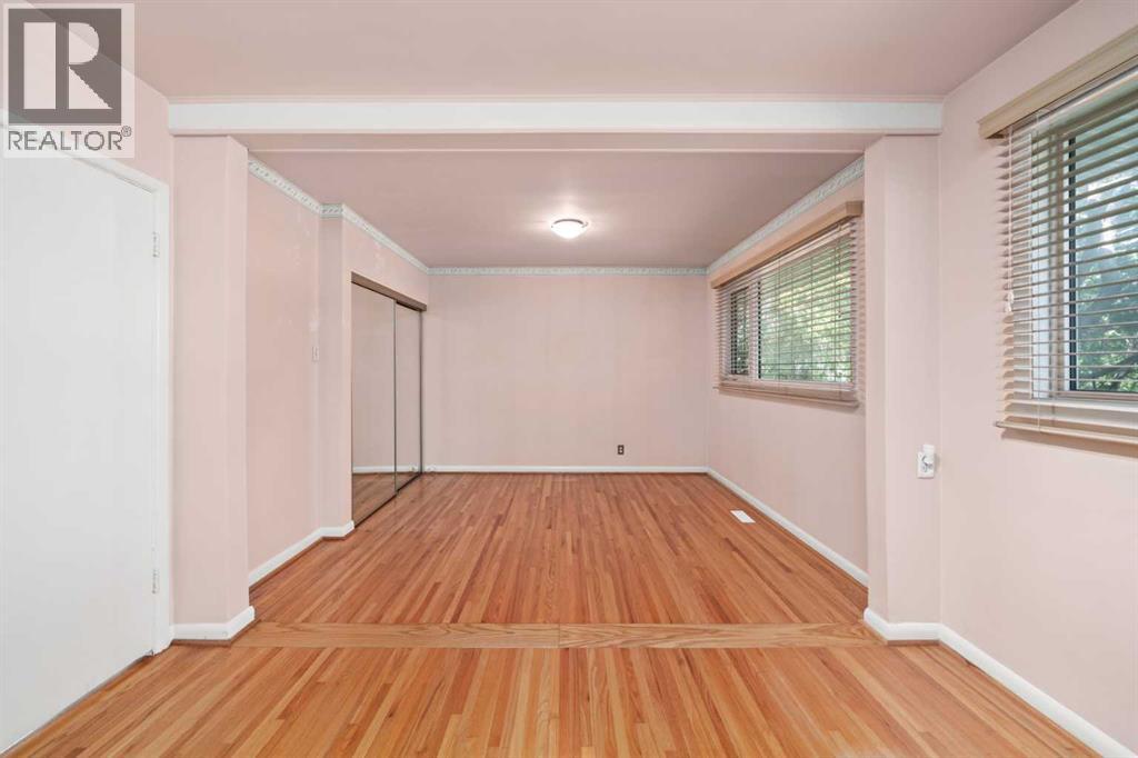 Photo 9 of 811 Seattle Drive Sw, Calgary AB