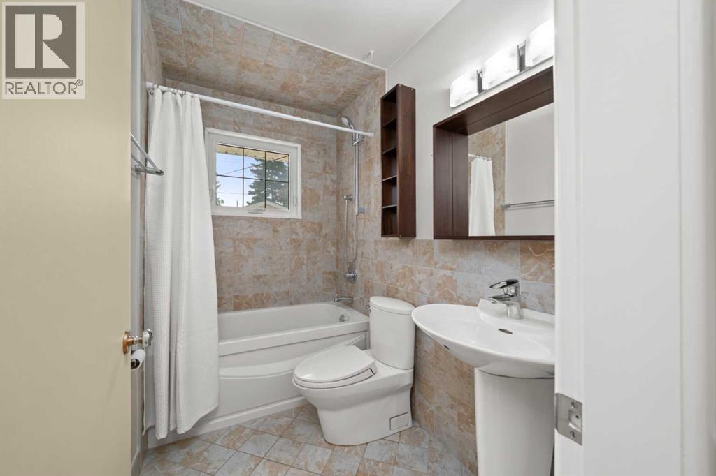 Photo 26 of 811 Seattle Drive Sw, Calgary AB