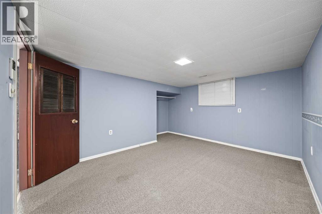 Photo 16 of 811 Seattle Drive Sw, Calgary AB