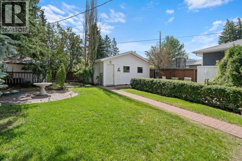 Photo 17 of 811 Seattle Drive Sw, Calgary AB