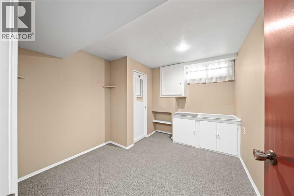 Photo 23 of 811 Seattle Drive Sw, Calgary AB