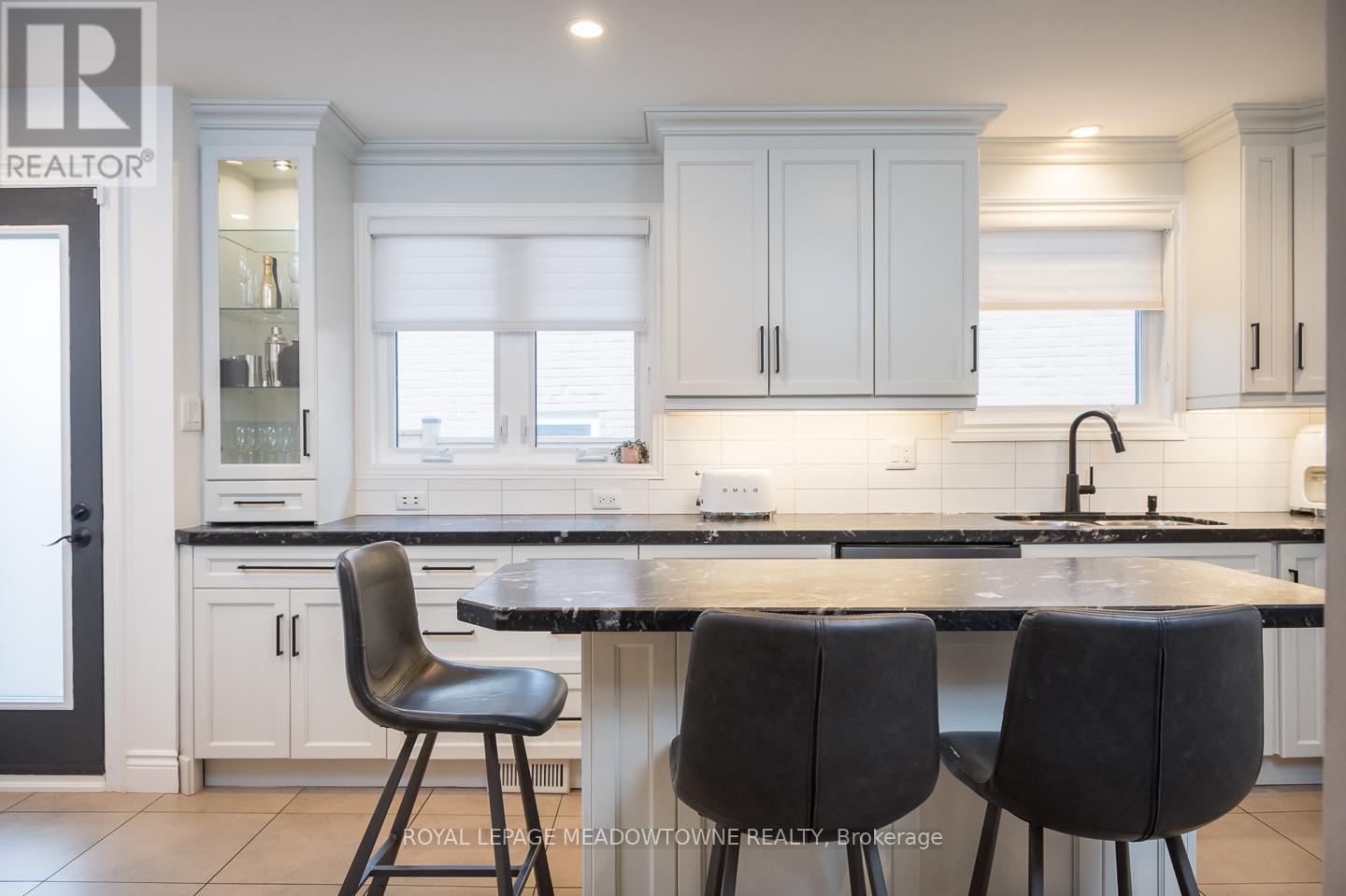 Photo 3 of 613 Foster Court, Milton ON
