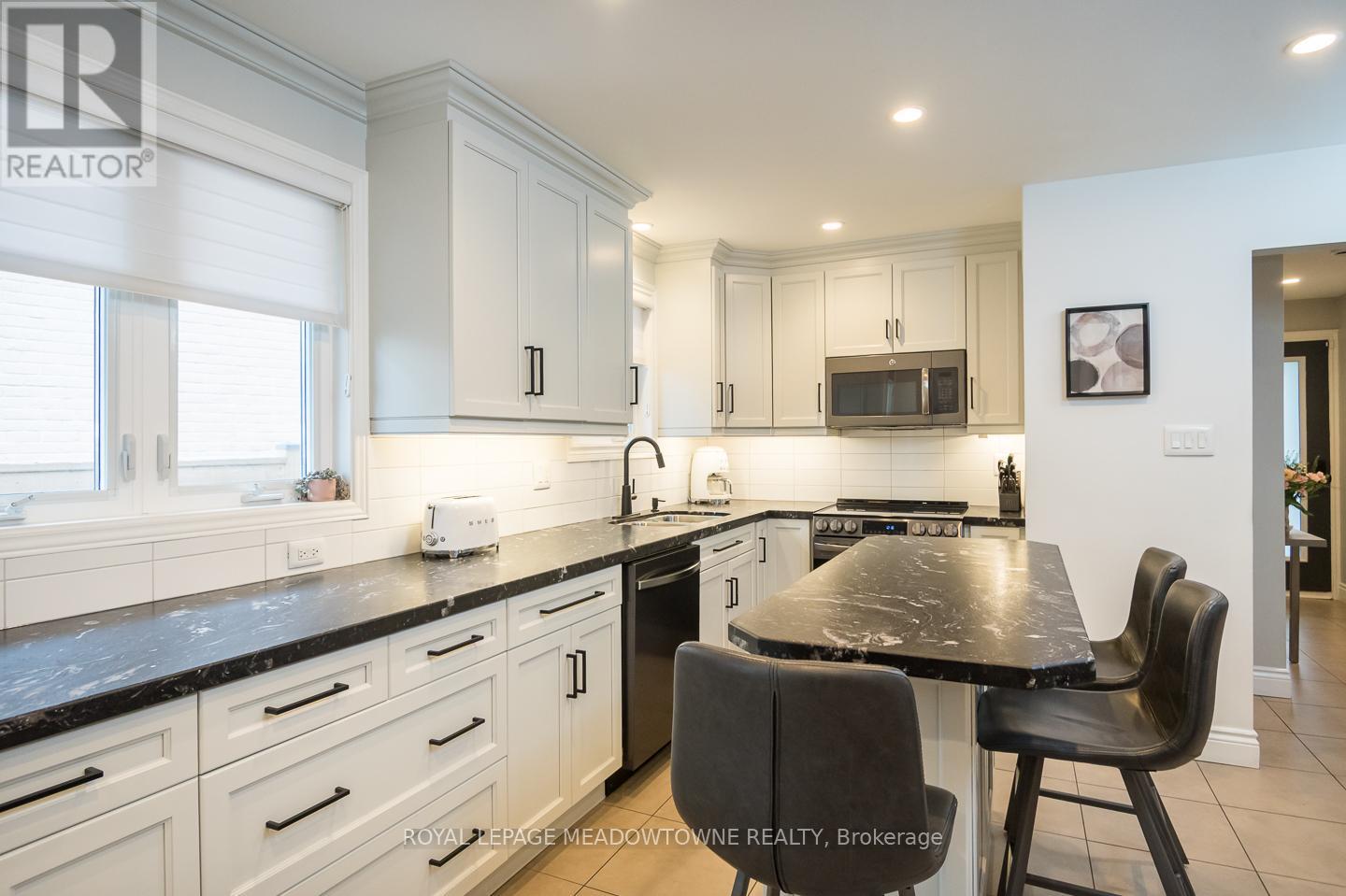 Photo 34 of 613 Foster Court, Milton ON