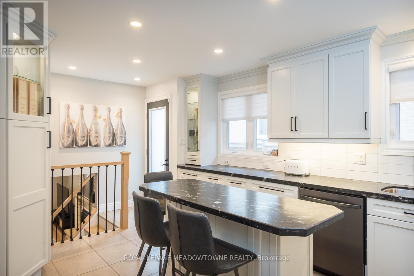 Photo 9 of 613 Foster Court, Milton ON