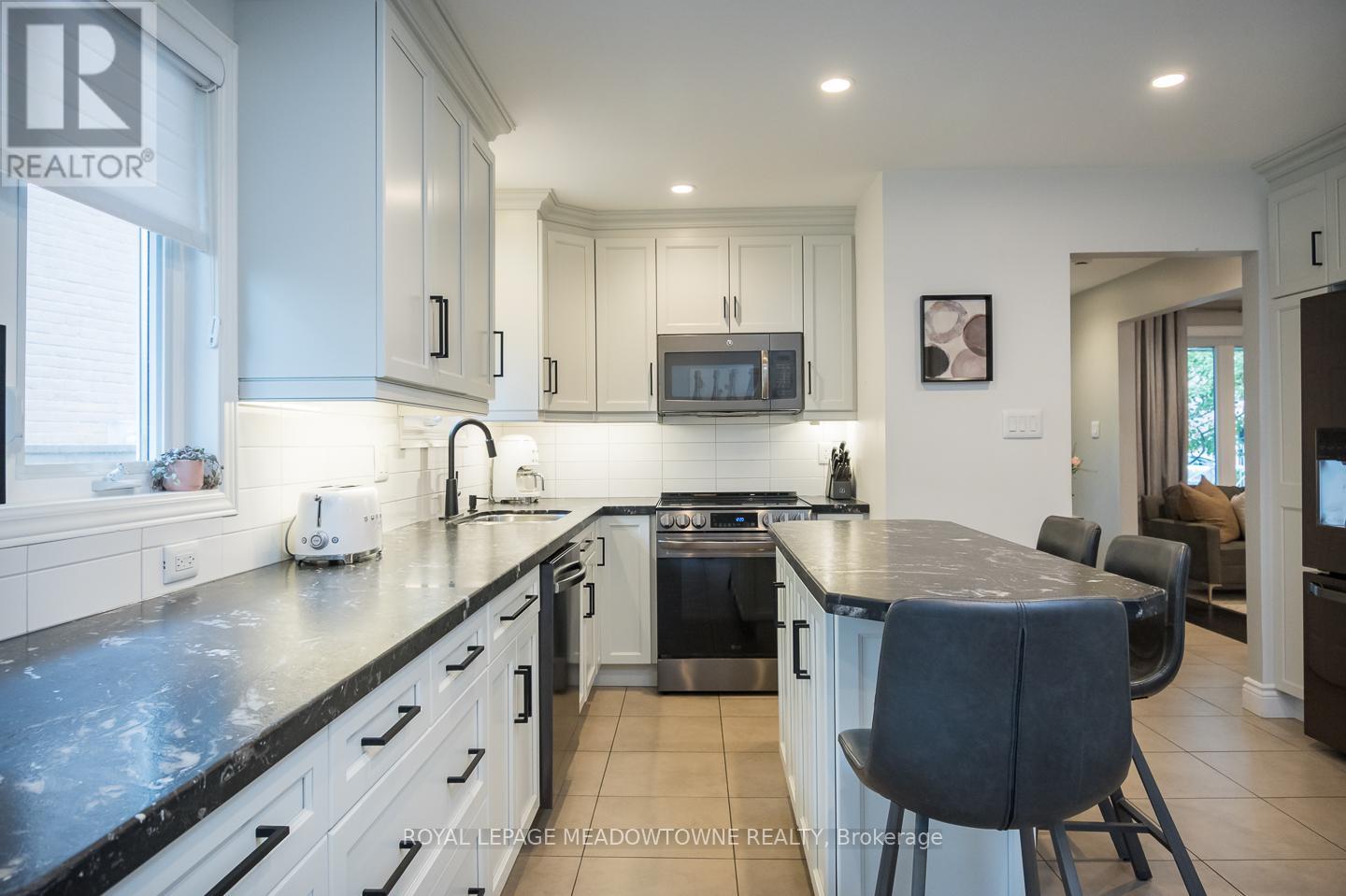 Photo 33 of 613 Foster Court, Milton ON