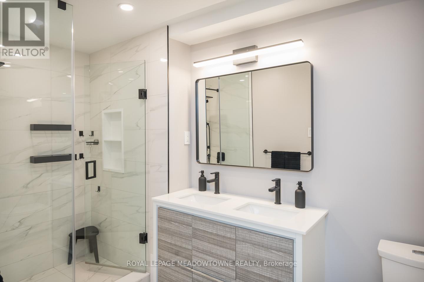 Photo 32 of 613 Foster Court, Milton ON