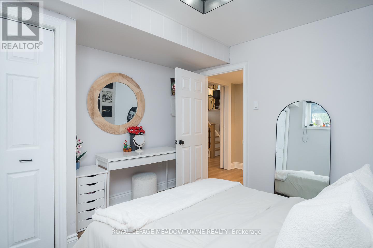Photo 6 of 613 Foster Court, Milton ON