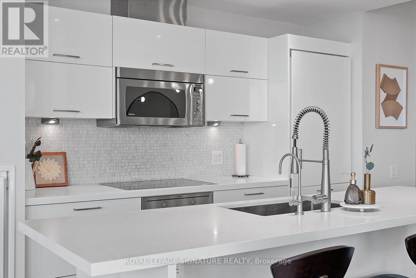 Photo 11 of 2005 90 Park Lawn Road, Toronto ON