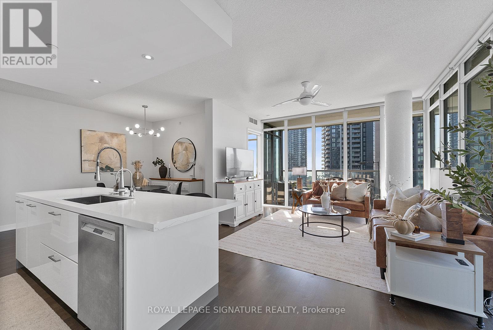 Photo 12 of 2005 90 Park Lawn Road, Toronto ON