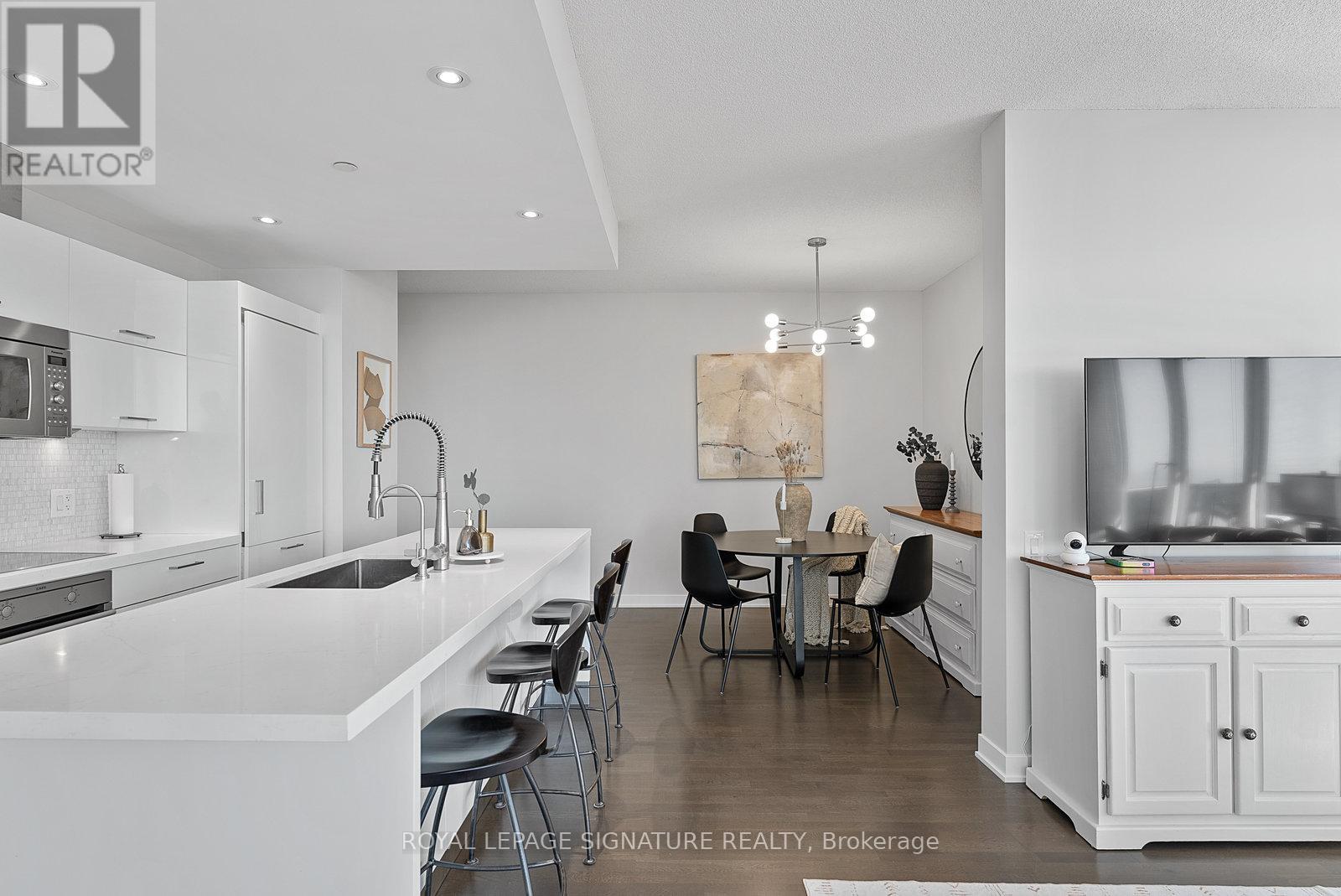 Photo 13 of 2005 90 Park Lawn Road, Toronto ON