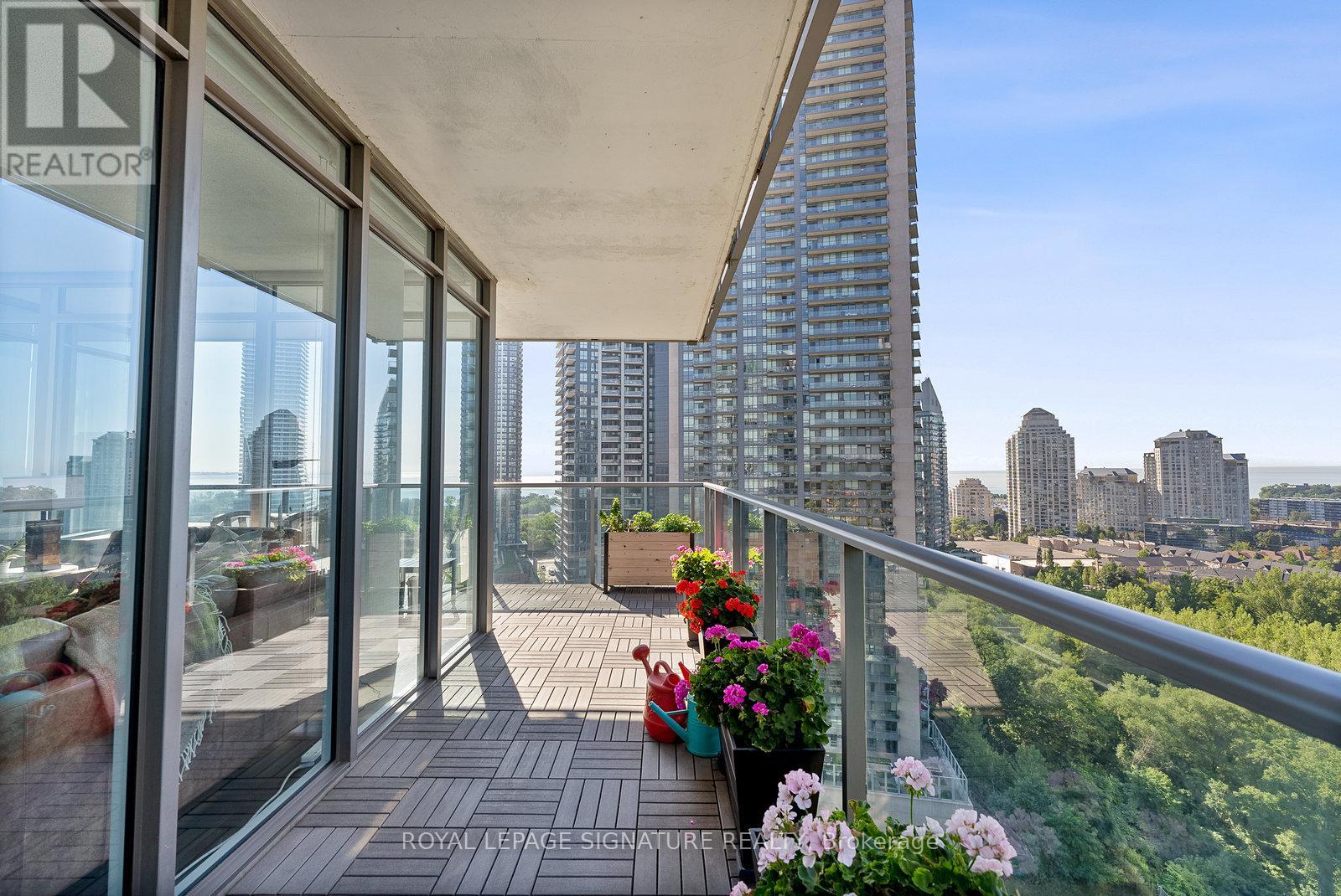 Photo 31 of 2005 90 Park Lawn Road, Toronto ON