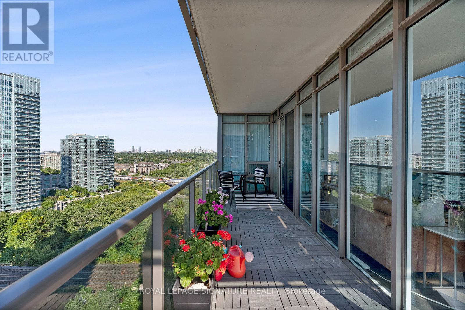 Photo 35 of 2005 90 Park Lawn Road, Toronto ON
