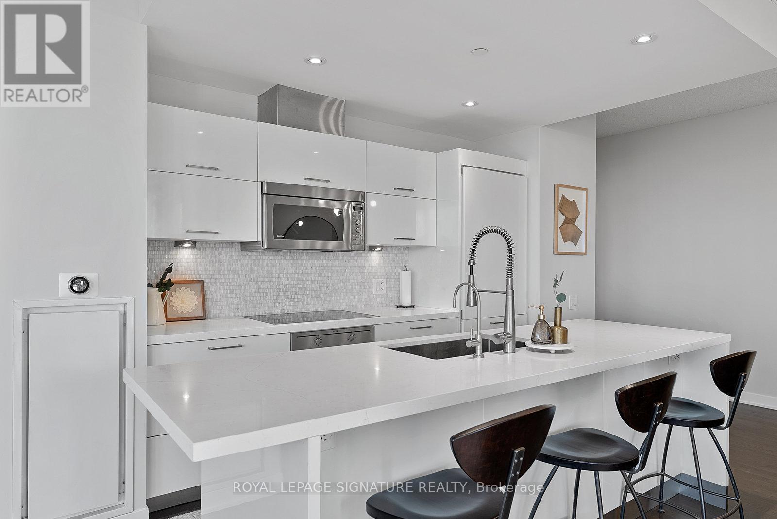 Photo 8 of 2005 90 Park Lawn Road, Toronto ON
