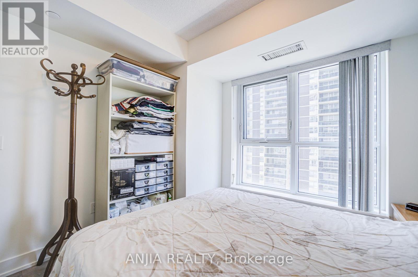 Photo 8 of 1526 9 Mabelle Avenue, Toronto ON