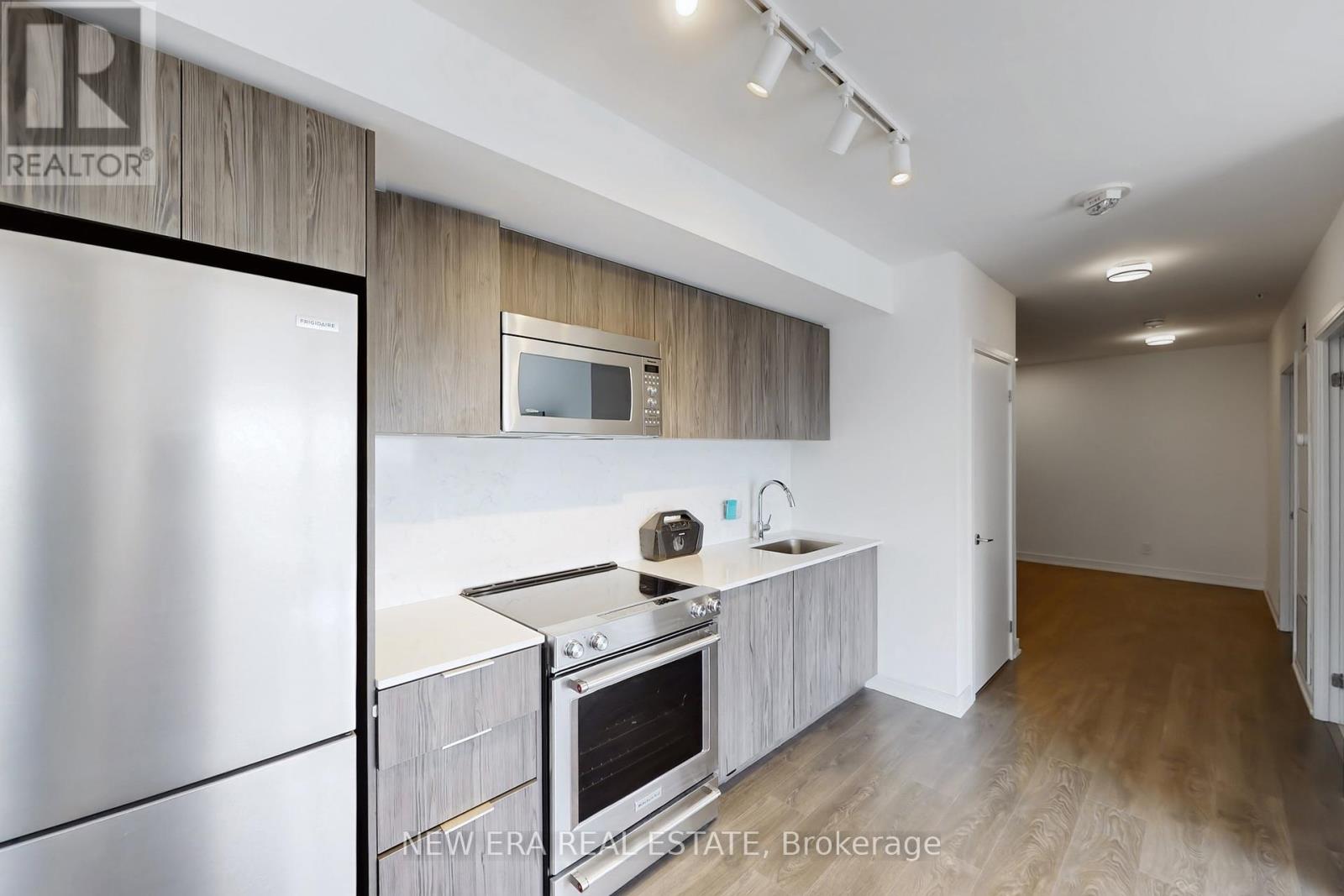 Photo 2 of 413 30 Samuel Wood Way, Toronto ON