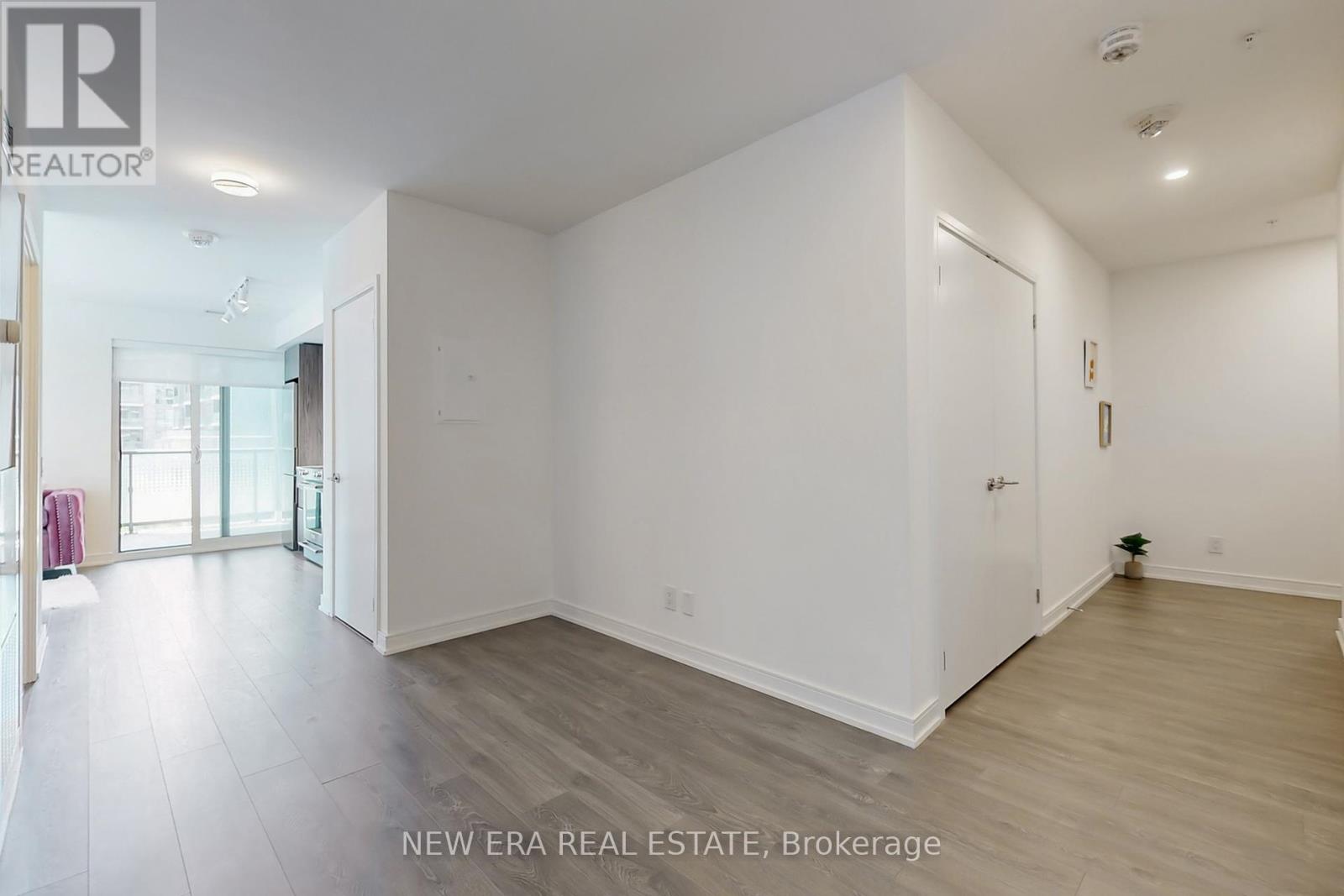 Photo 32 of 413 30 Samuel Wood Way, Toronto ON