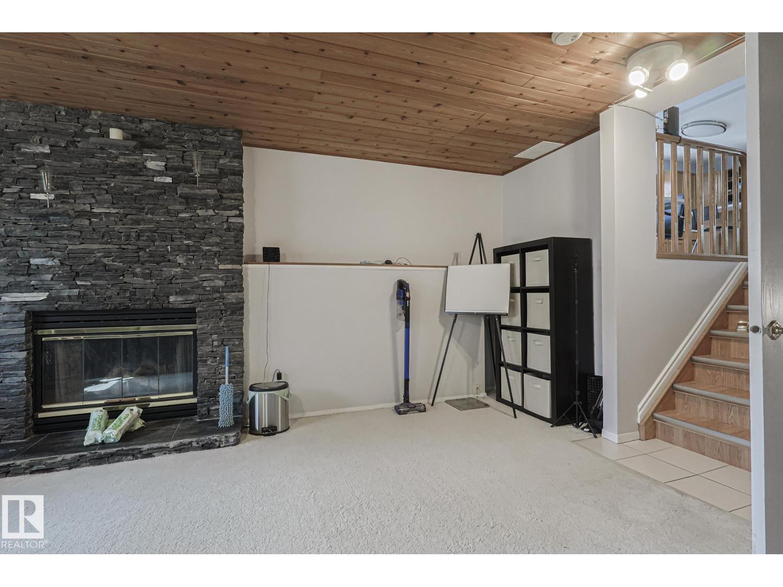 Photo 1 of 10439 16 Av Nw, Edmonton AB