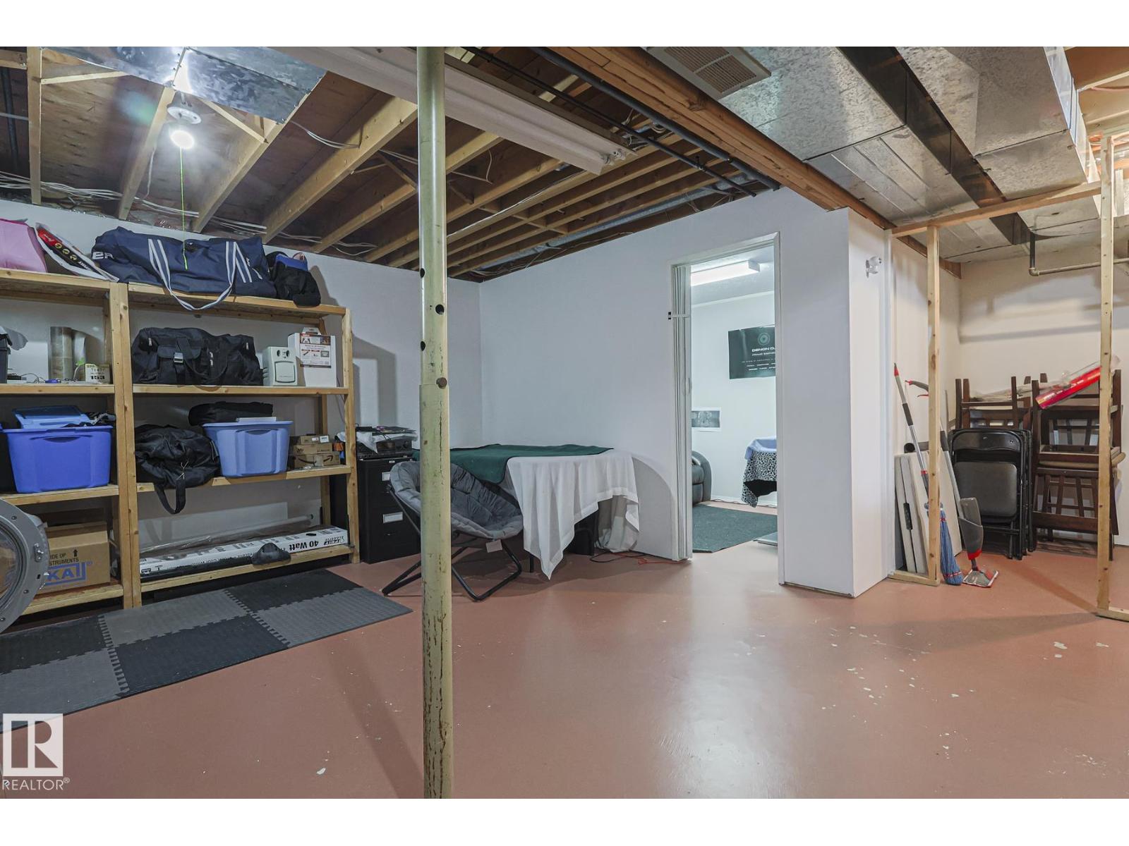 Photo 8 of 10439 16 Av Nw, Edmonton AB