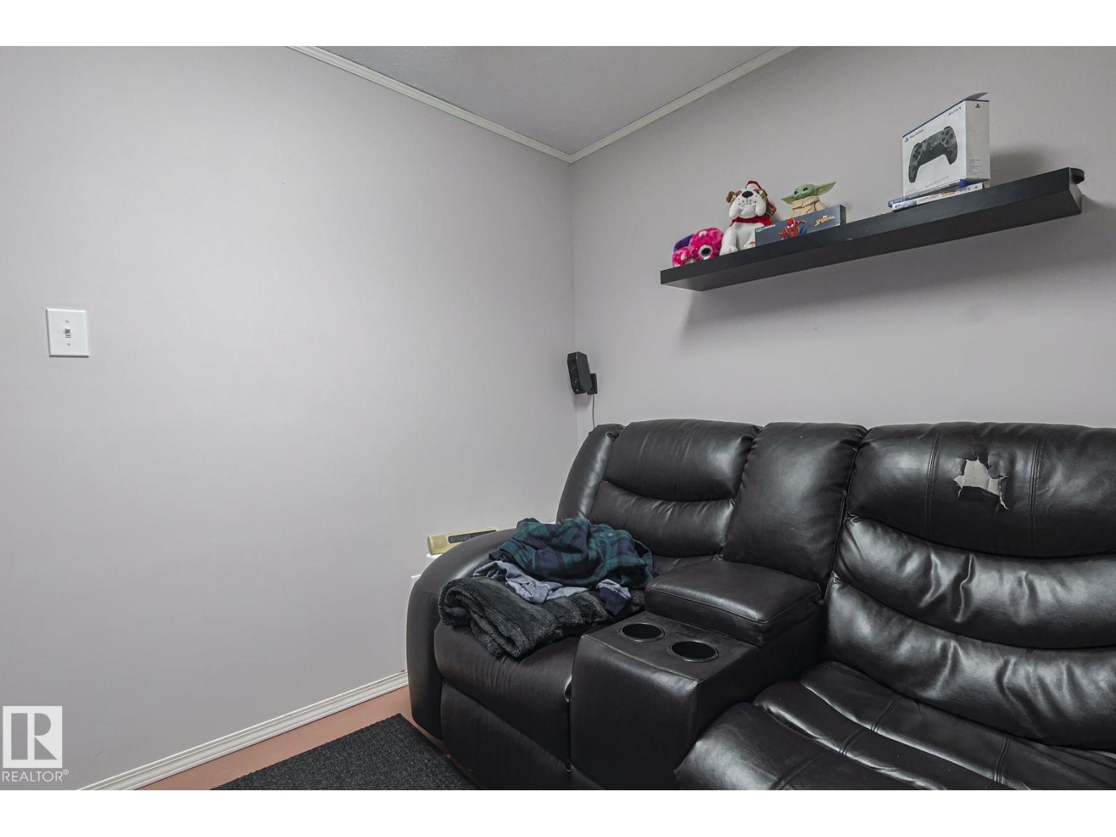 Photo 19 of 10439 16 Av Nw, Edmonton AB