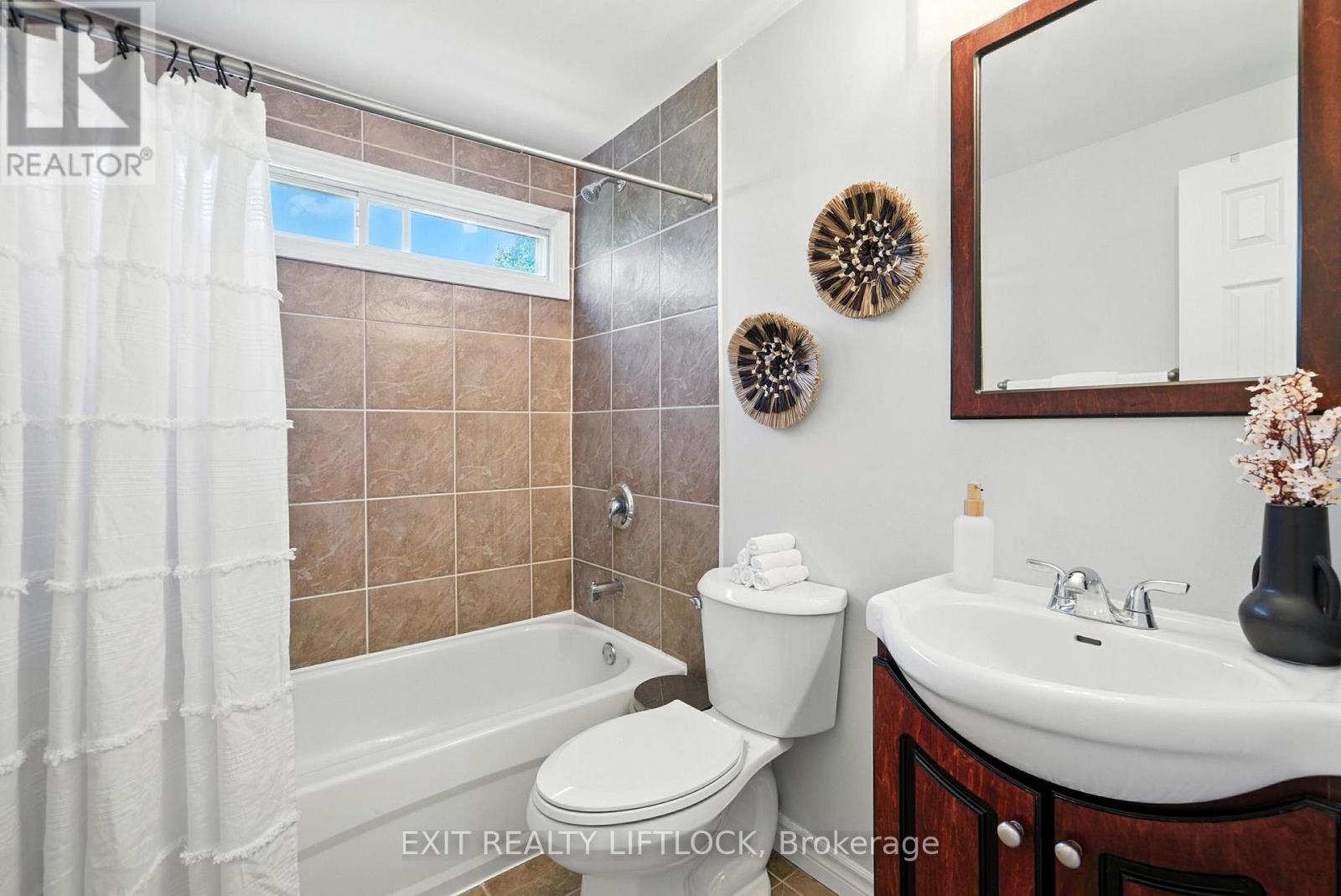 Photo 16 of 47 Martindale Street, Oshawa ON