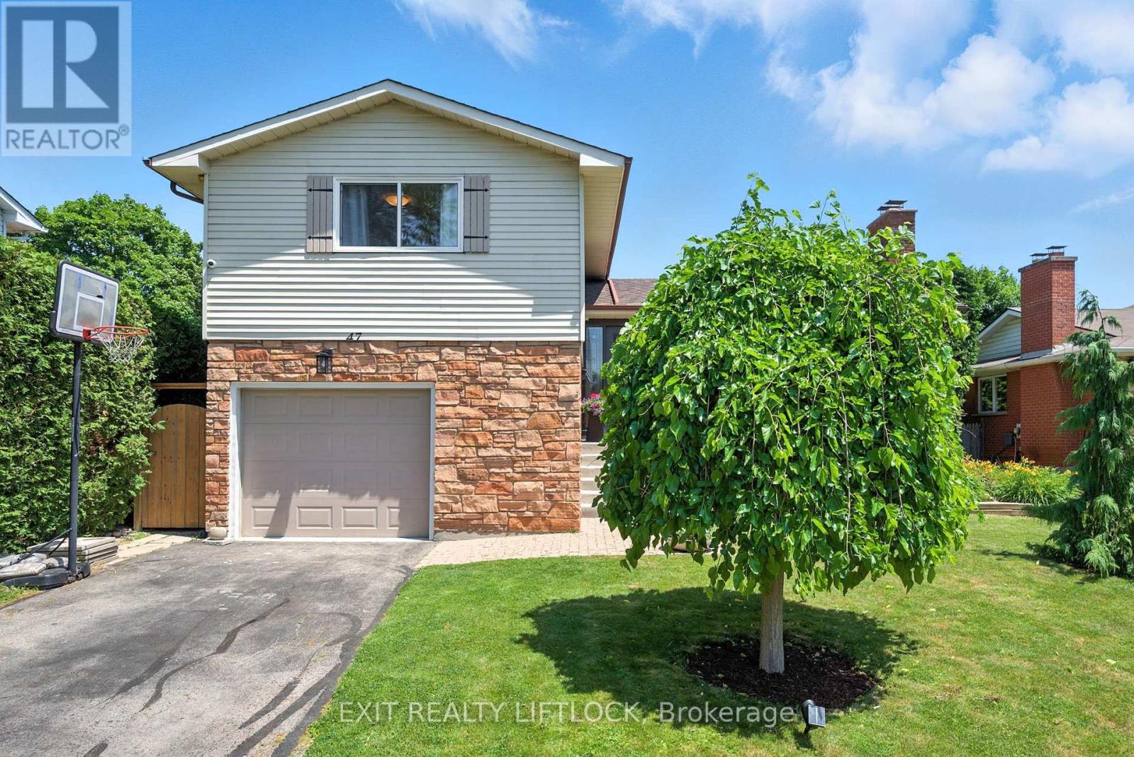 Photo 2 of 47 Martindale Street, Oshawa ON