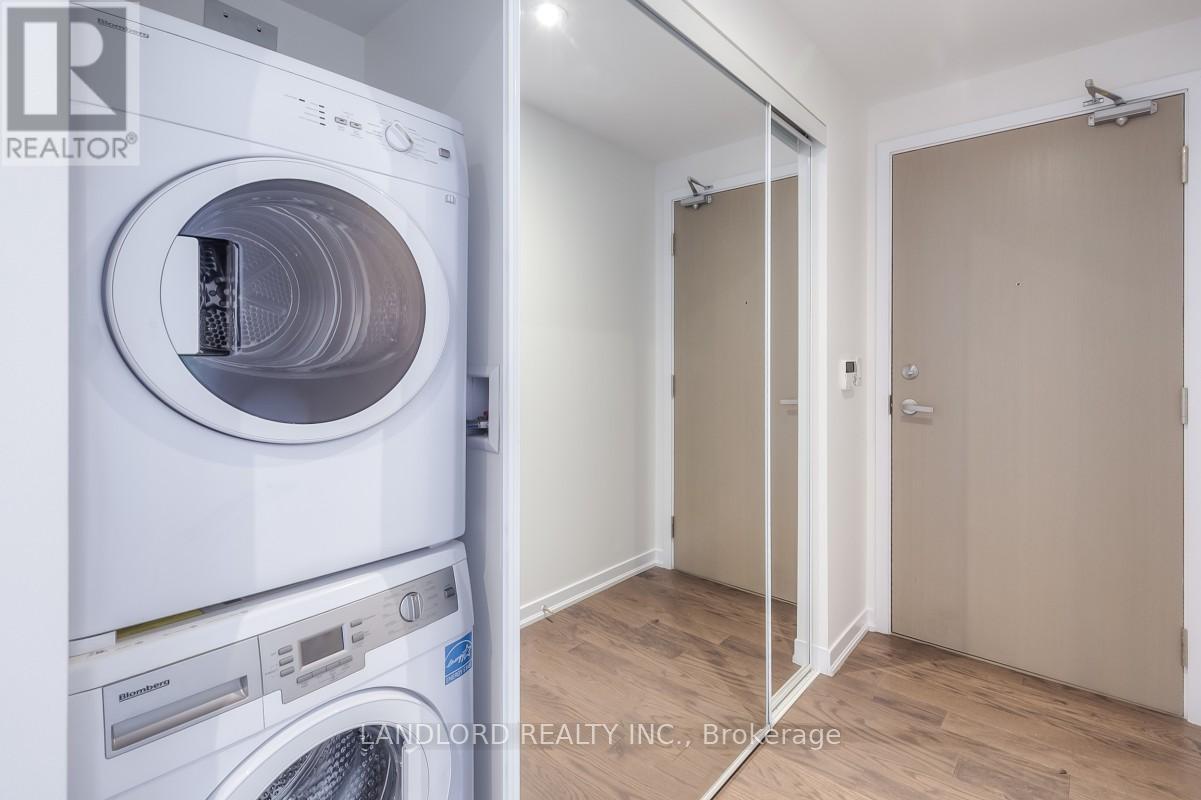 Photo 2 of 5804 100 Harbour Street, Toronto ON