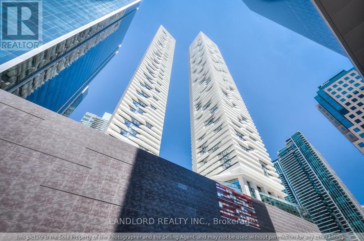 Photo 3 of 5804 100 Harbour Street, Toronto ON