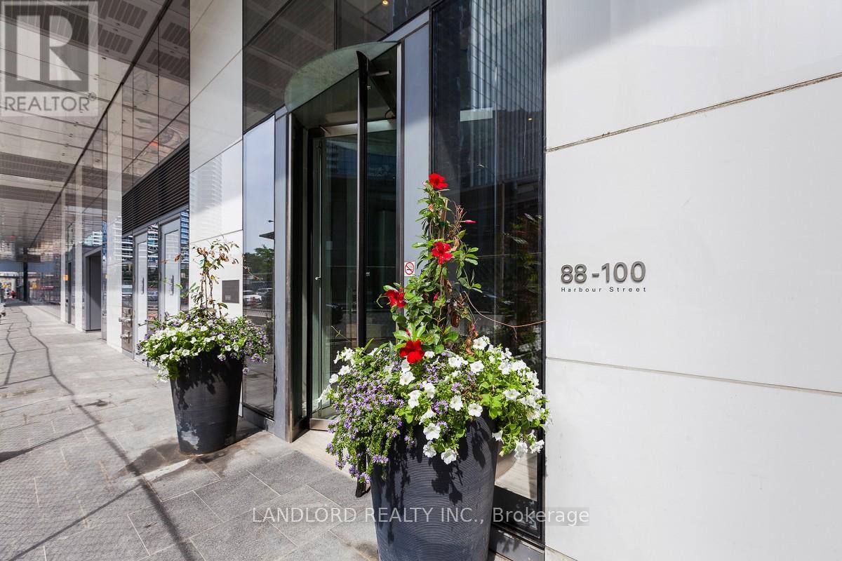 Photo 11 of 5804 100 Harbour Street, Toronto ON