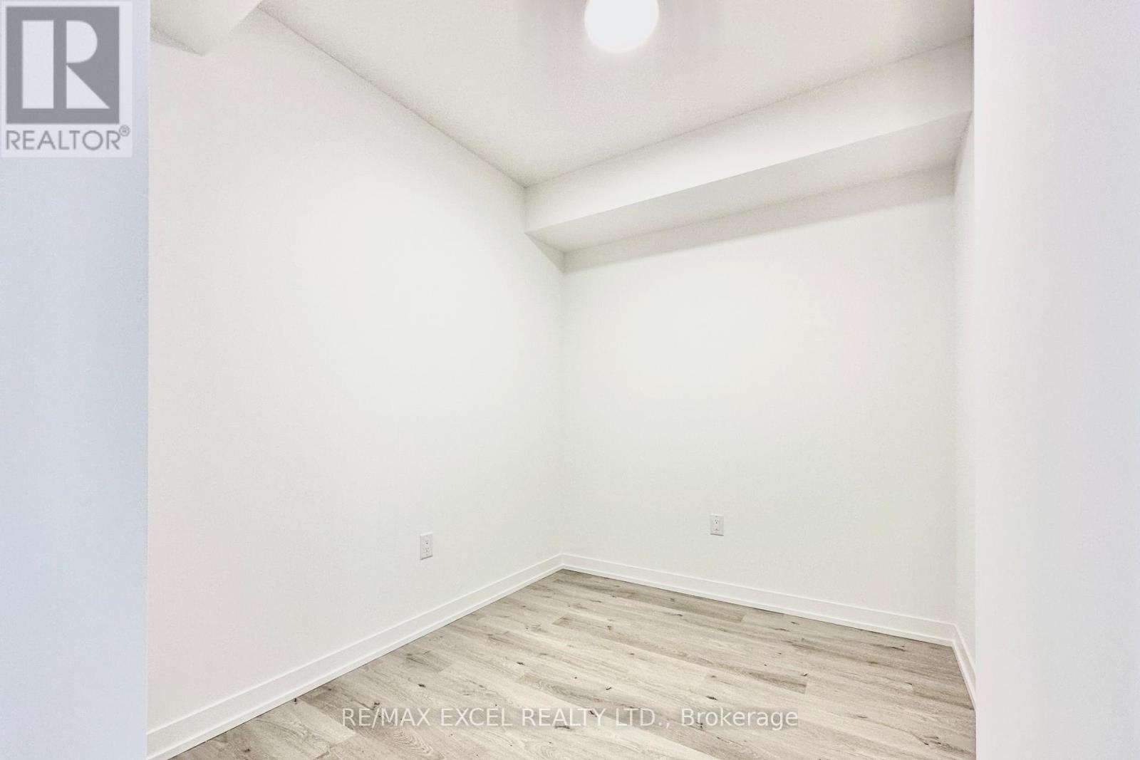 Photo 2 of 2908 138 Downes Street, Toronto ON