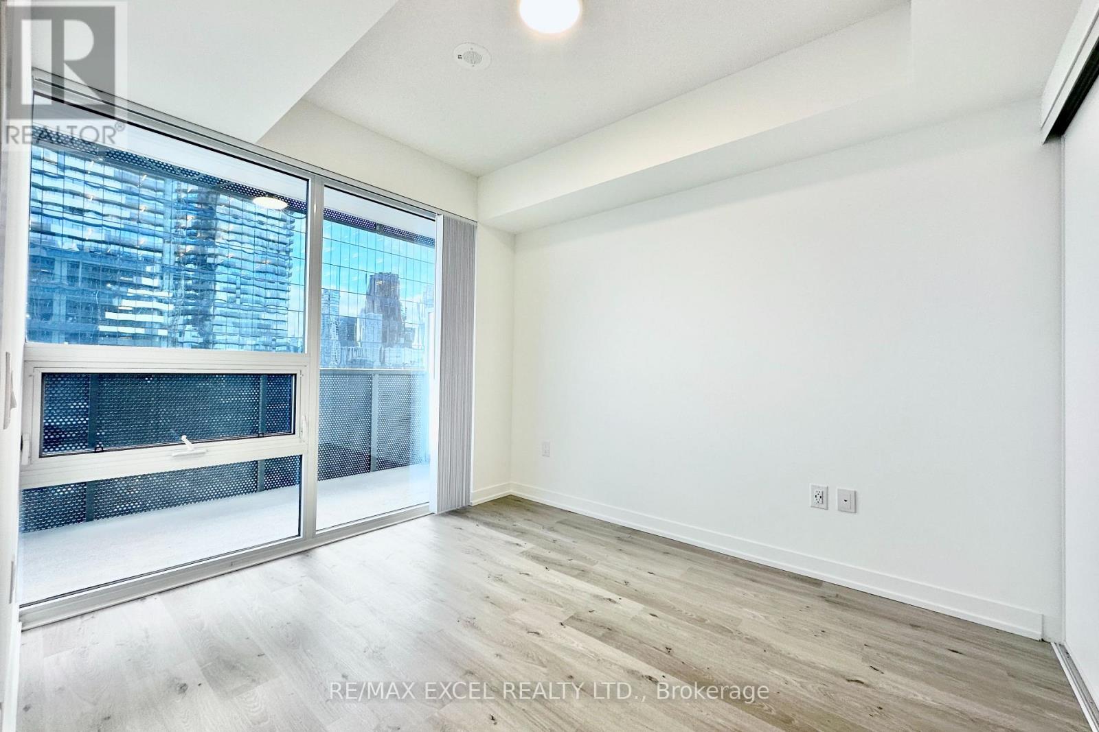 Photo 4 of 2908 138 Downes Street, Toronto ON