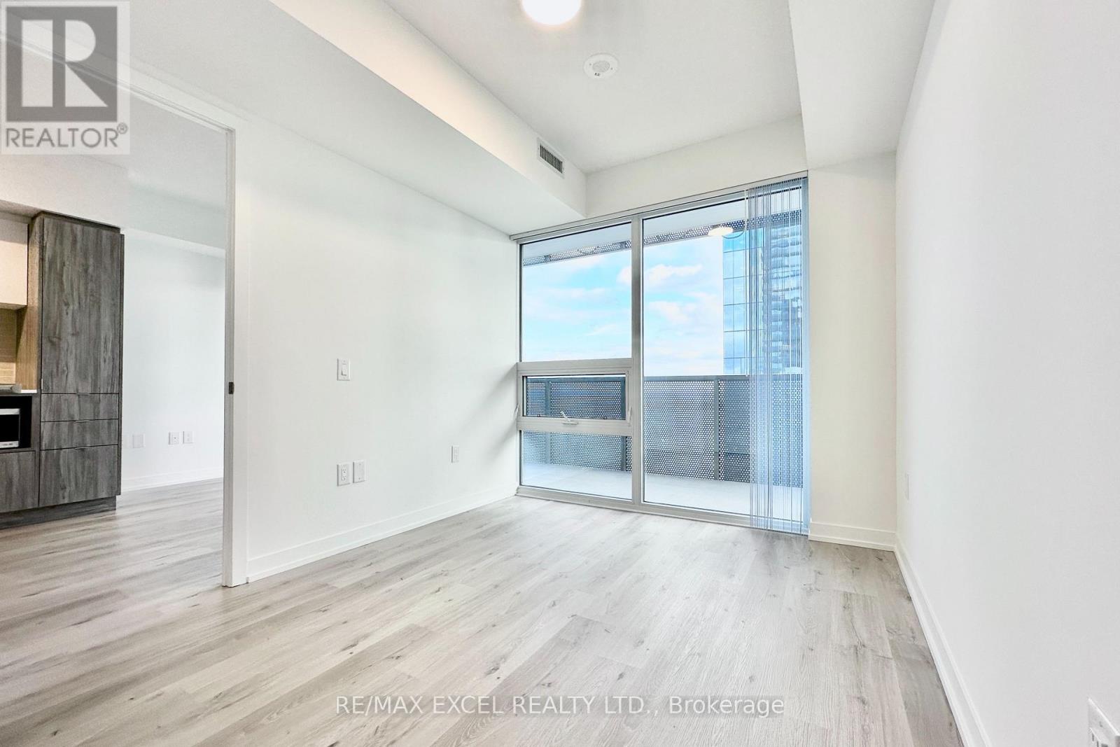 Photo 5 of 2908 138 Downes Street, Toronto ON
