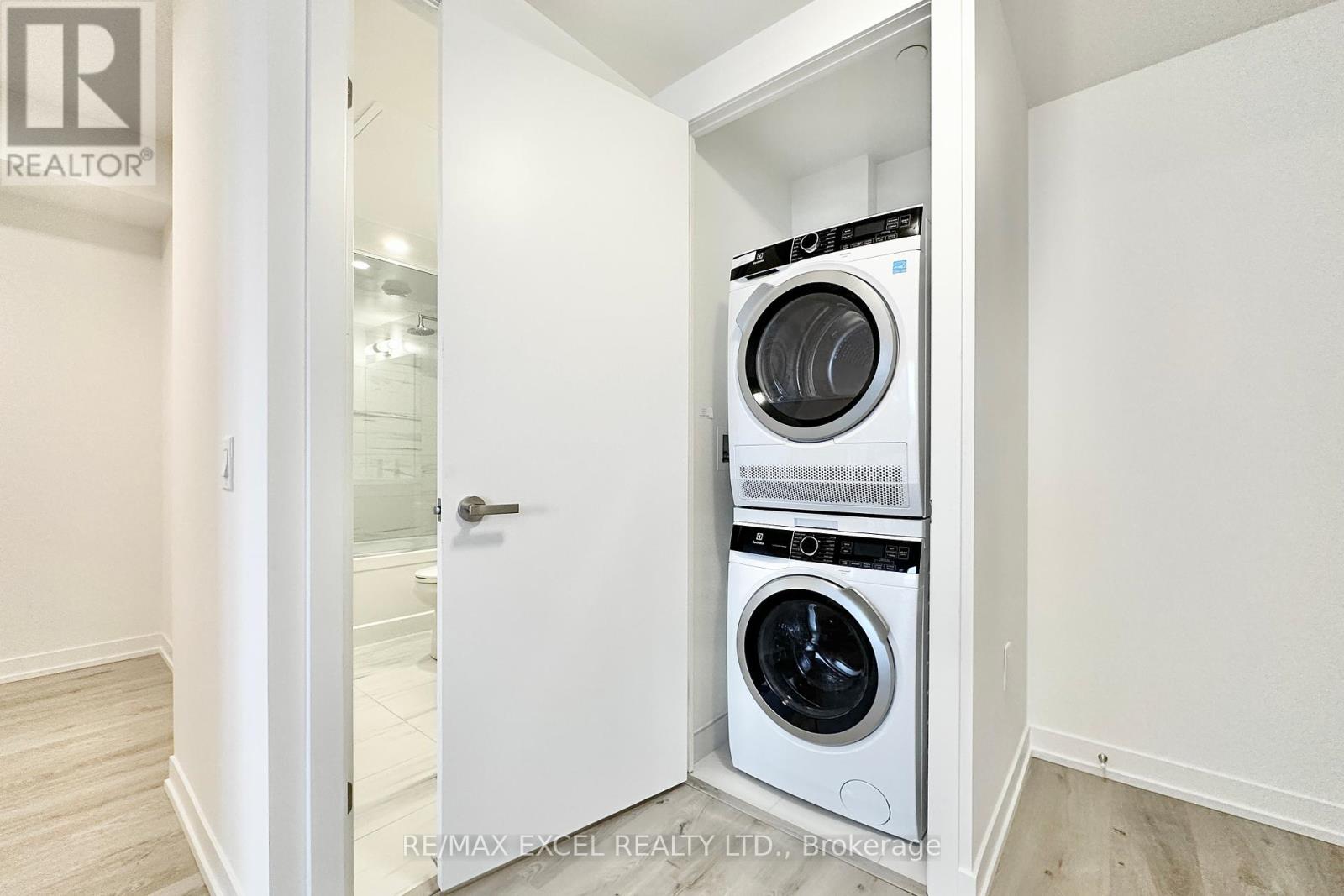 Photo 9 of 2908 138 Downes Street, Toronto ON