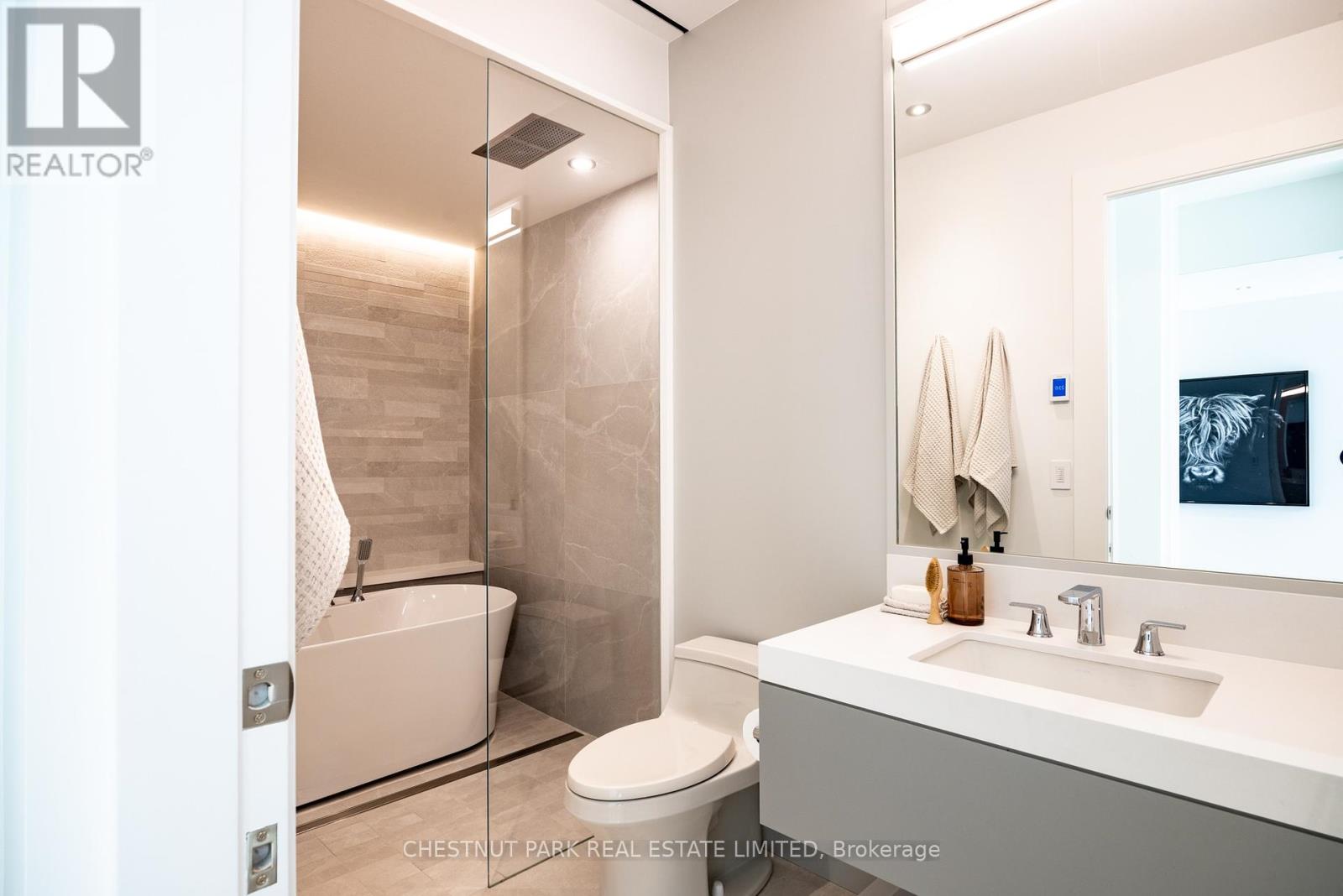 Photo 19 of 50 Teddington Park Avenue, Toronto ON