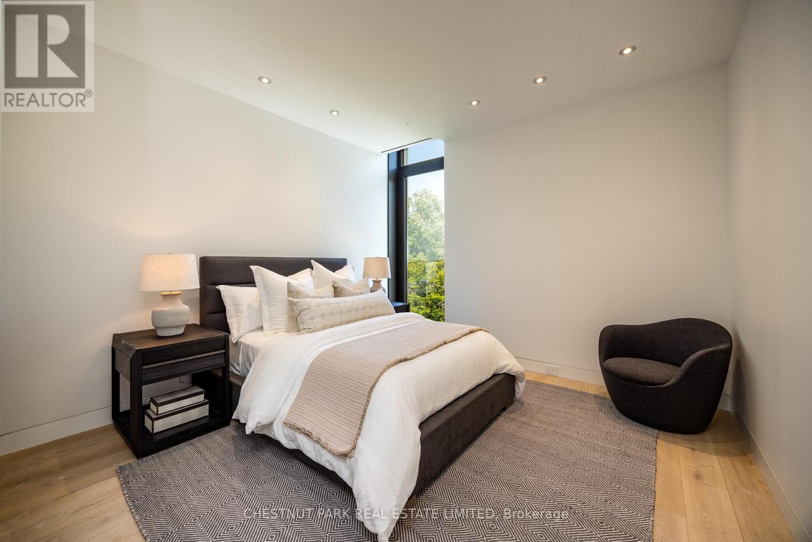 Photo 11 of 50 Teddington Park Avenue, Toronto ON