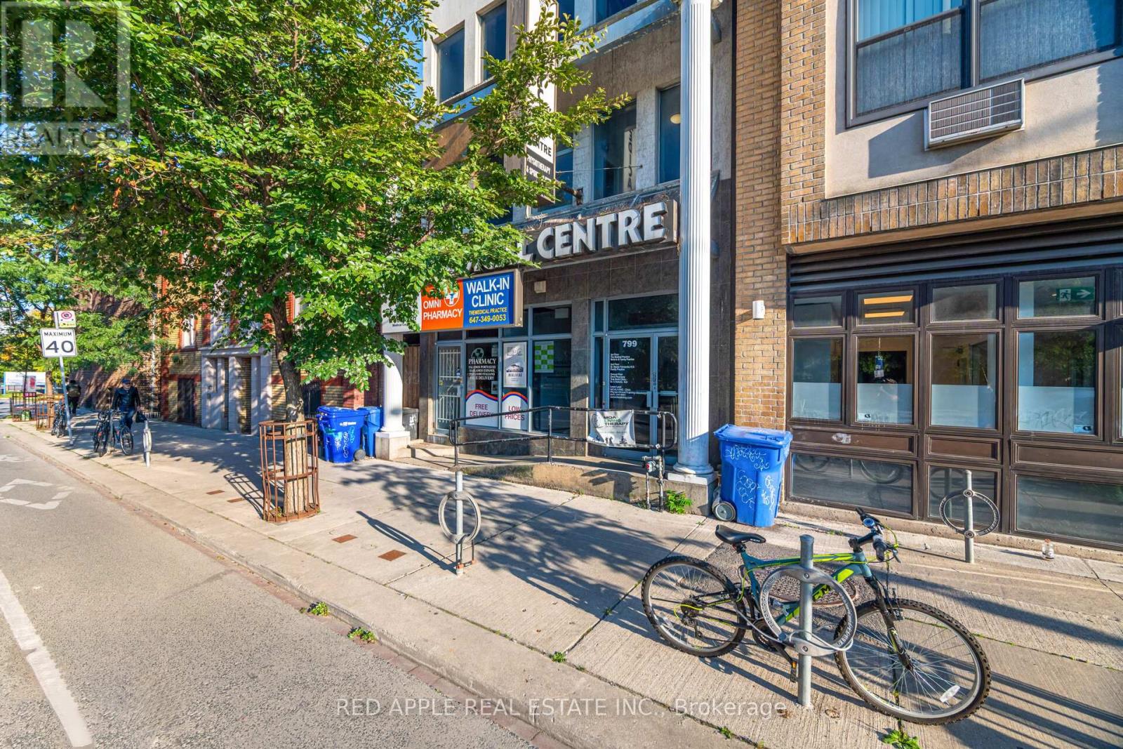 Photo 33 of 799 Bloor Street W, Toronto ON