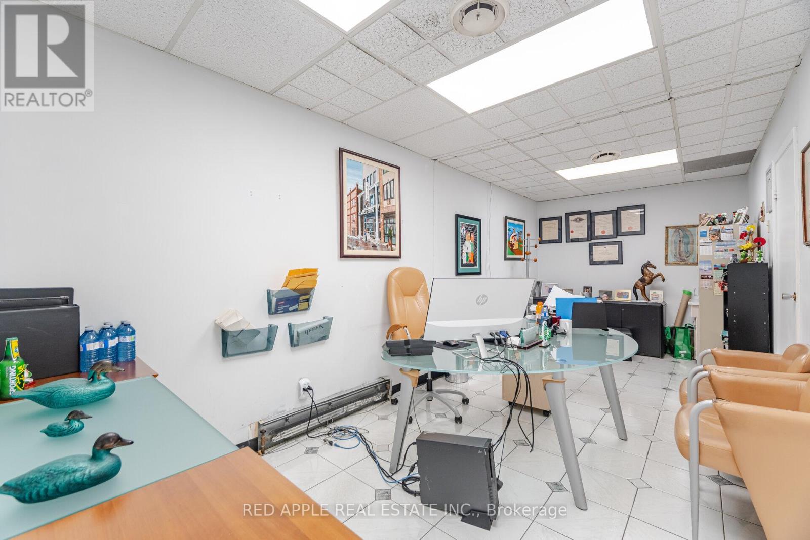 Photo 10 of 799 Bloor Street W, Toronto ON