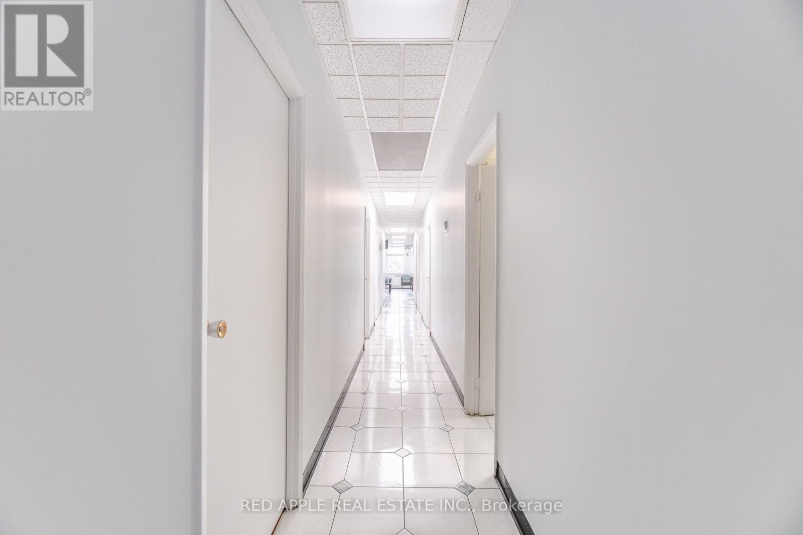 Photo 21 of 799 Bloor Street W, Toronto ON