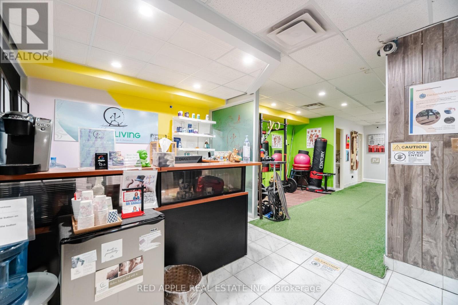 Photo 25 of 799 Bloor Street W, Toronto ON