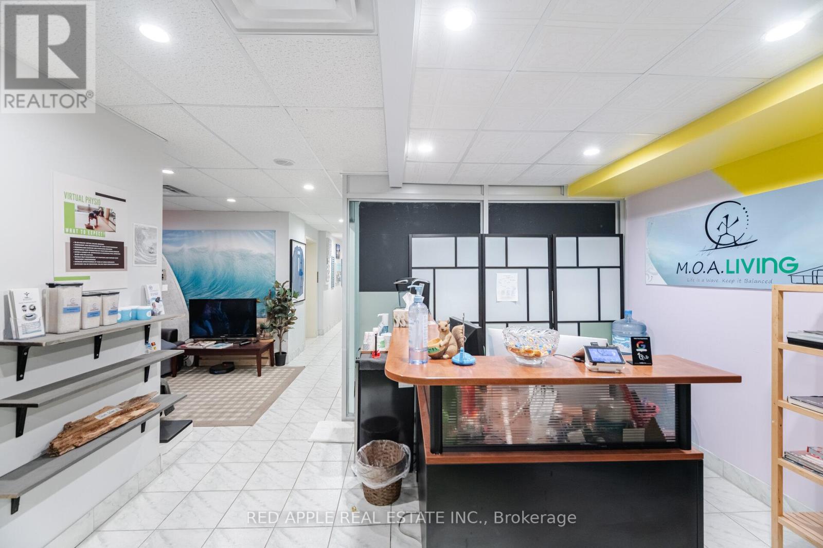 Photo 2 of 799 Bloor Street W, Toronto ON