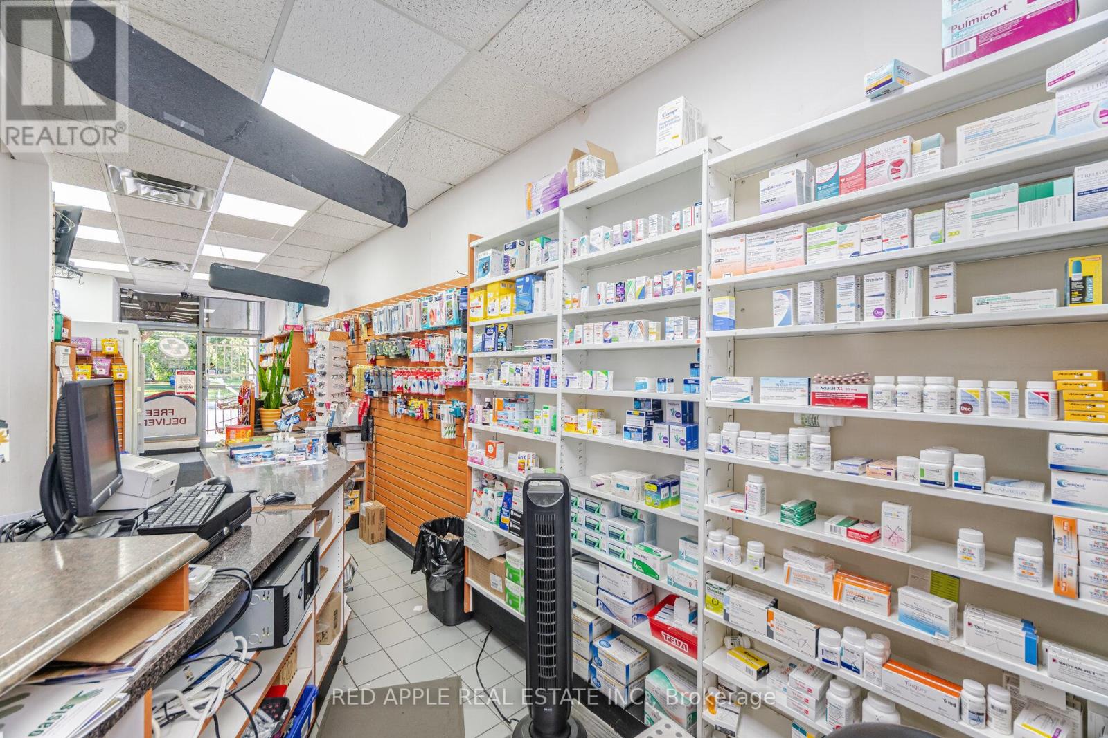 Photo 15 of 799 Bloor Street W, Toronto ON