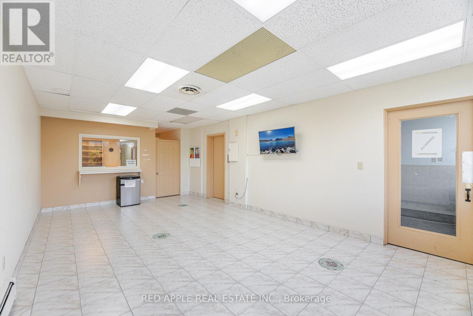 Photo 22 of 799 Bloor Street W, Toronto ON